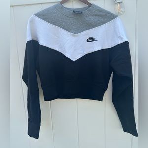 NIKE cropped sweatshirt. Size S.